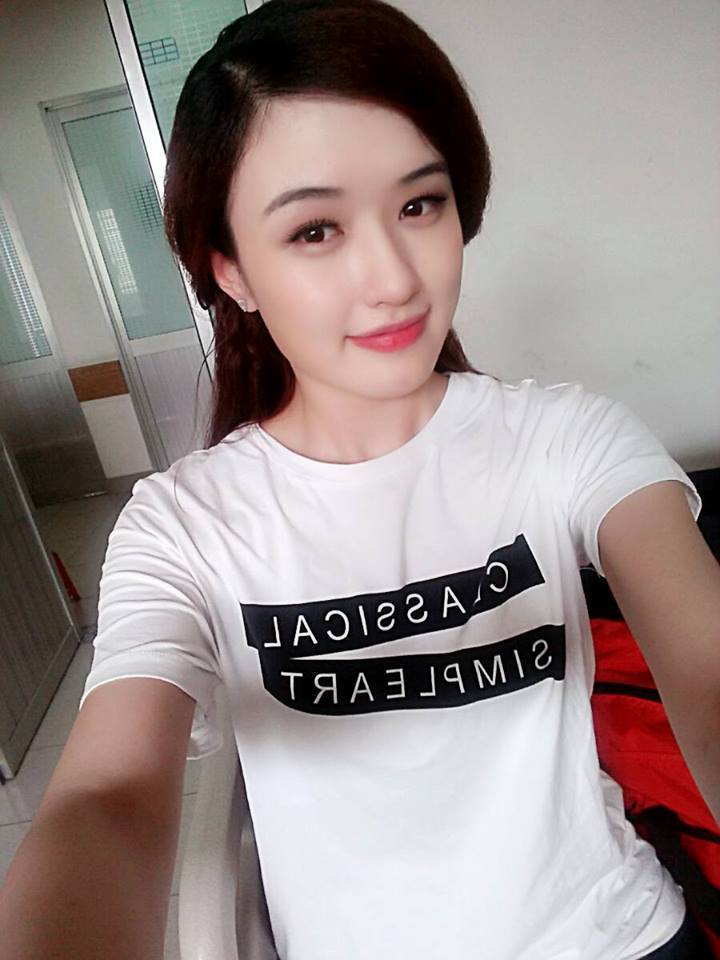女m打开腿被主人调教